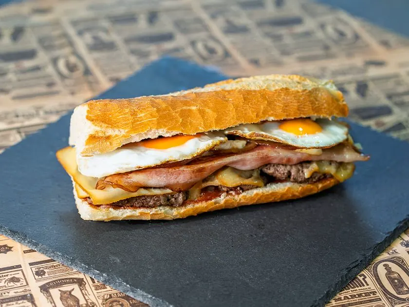 Bocadillo Villa Burger con bacon